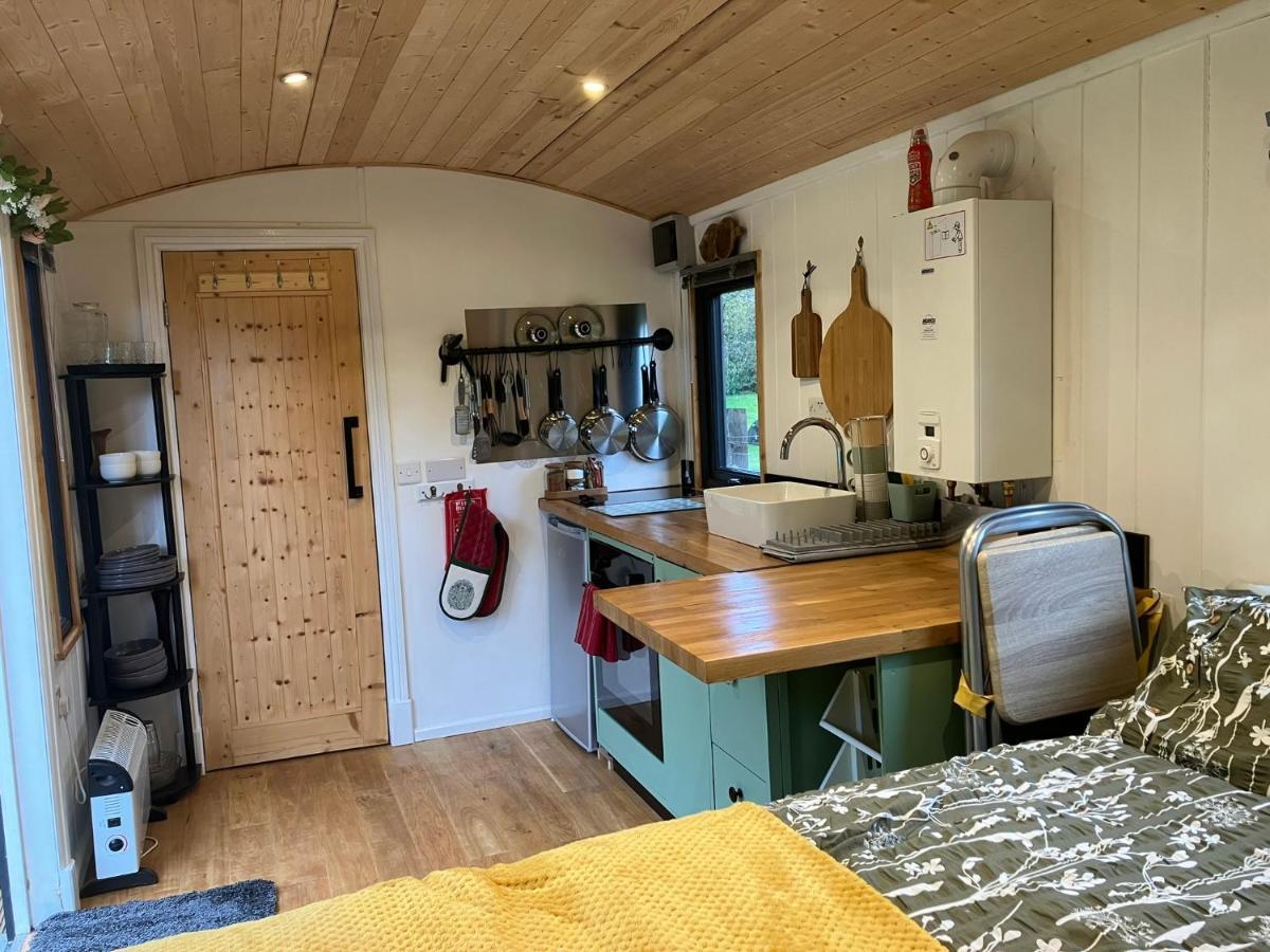 1 Bed Converted Railway Wagon Near Crickhowell Εξωτερικό φωτογραφία