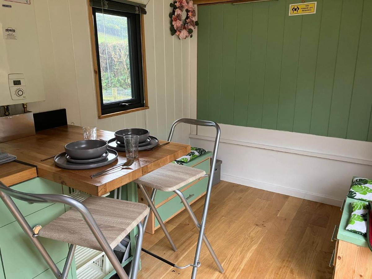 1 Bed Converted Railway Wagon Near Crickhowell Εξωτερικό φωτογραφία