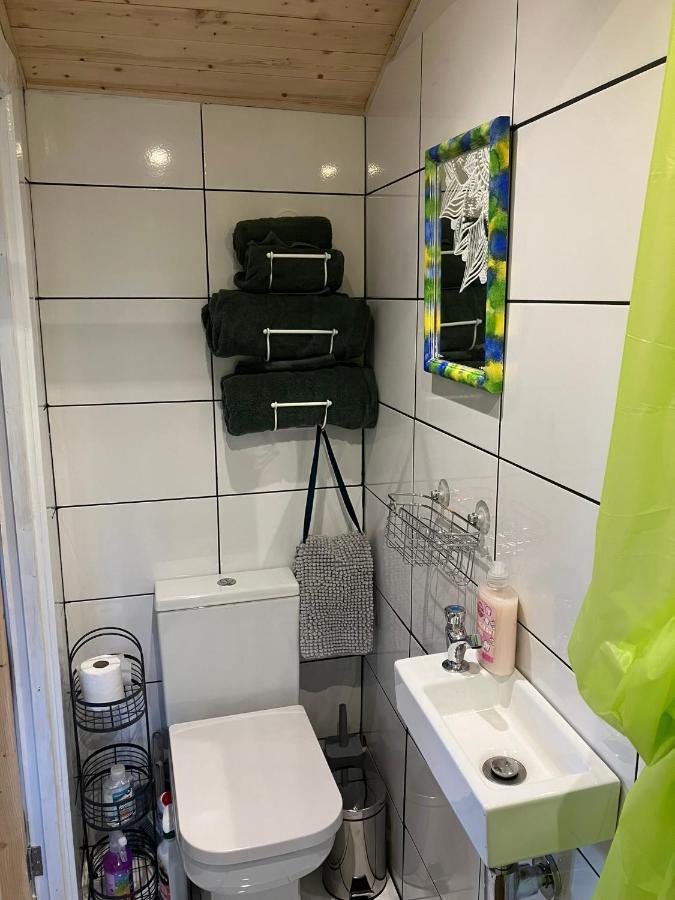 1 Bed Converted Railway Wagon Near Crickhowell Εξωτερικό φωτογραφία