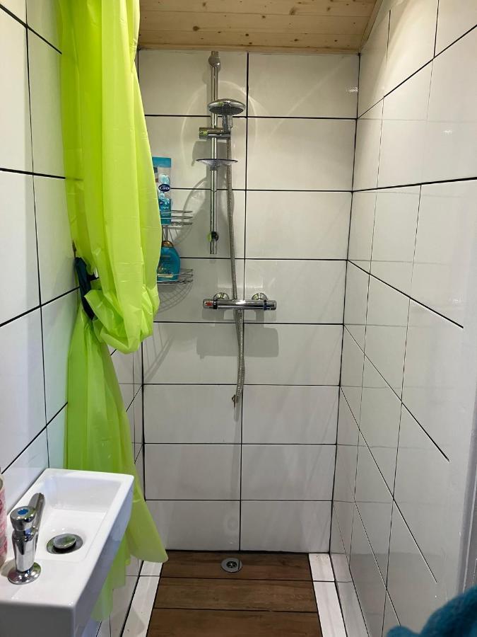 1 Bed Converted Railway Wagon Near Crickhowell Εξωτερικό φωτογραφία
