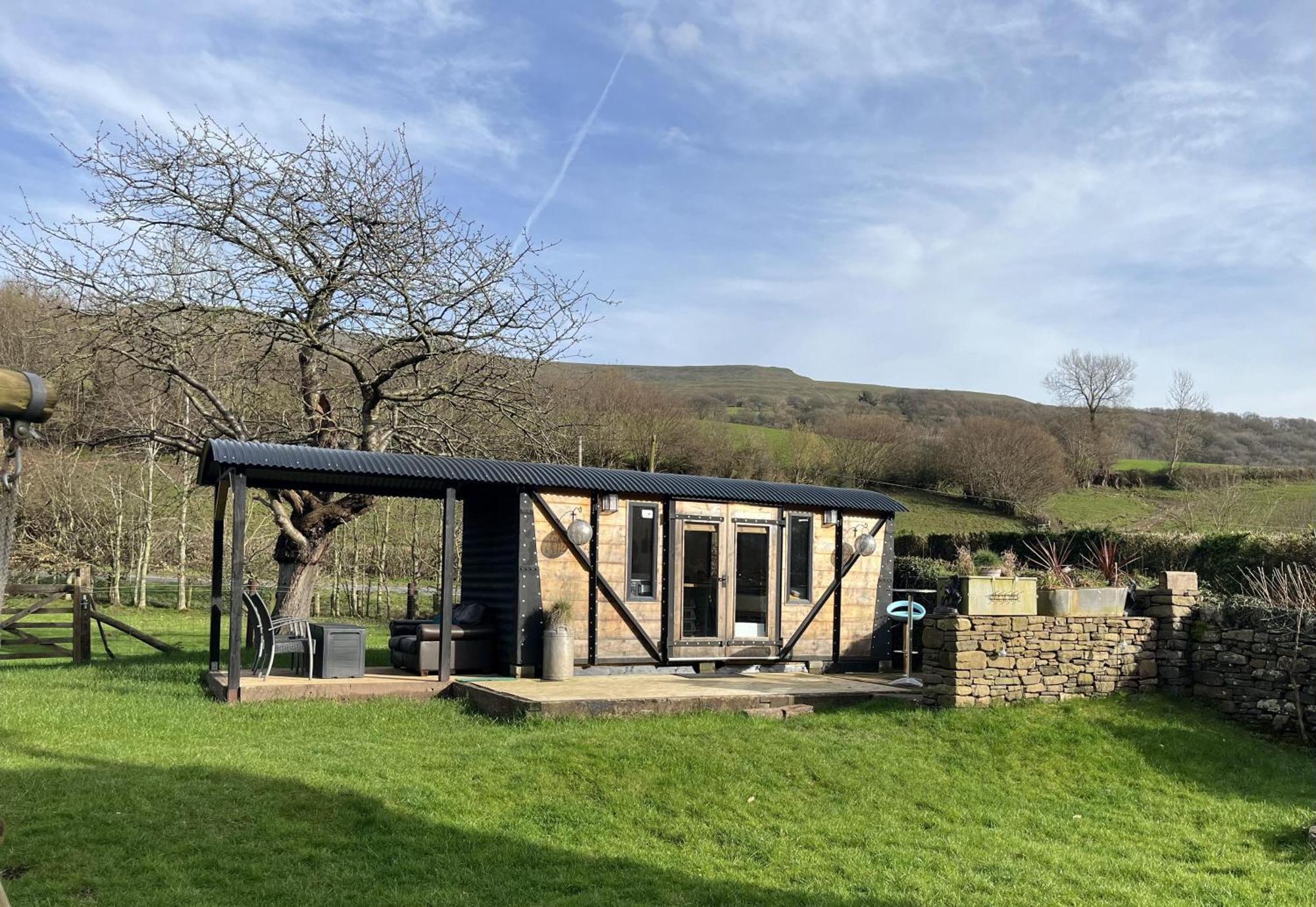 1 Bed Converted Railway Wagon Near Crickhowell Εξωτερικό φωτογραφία