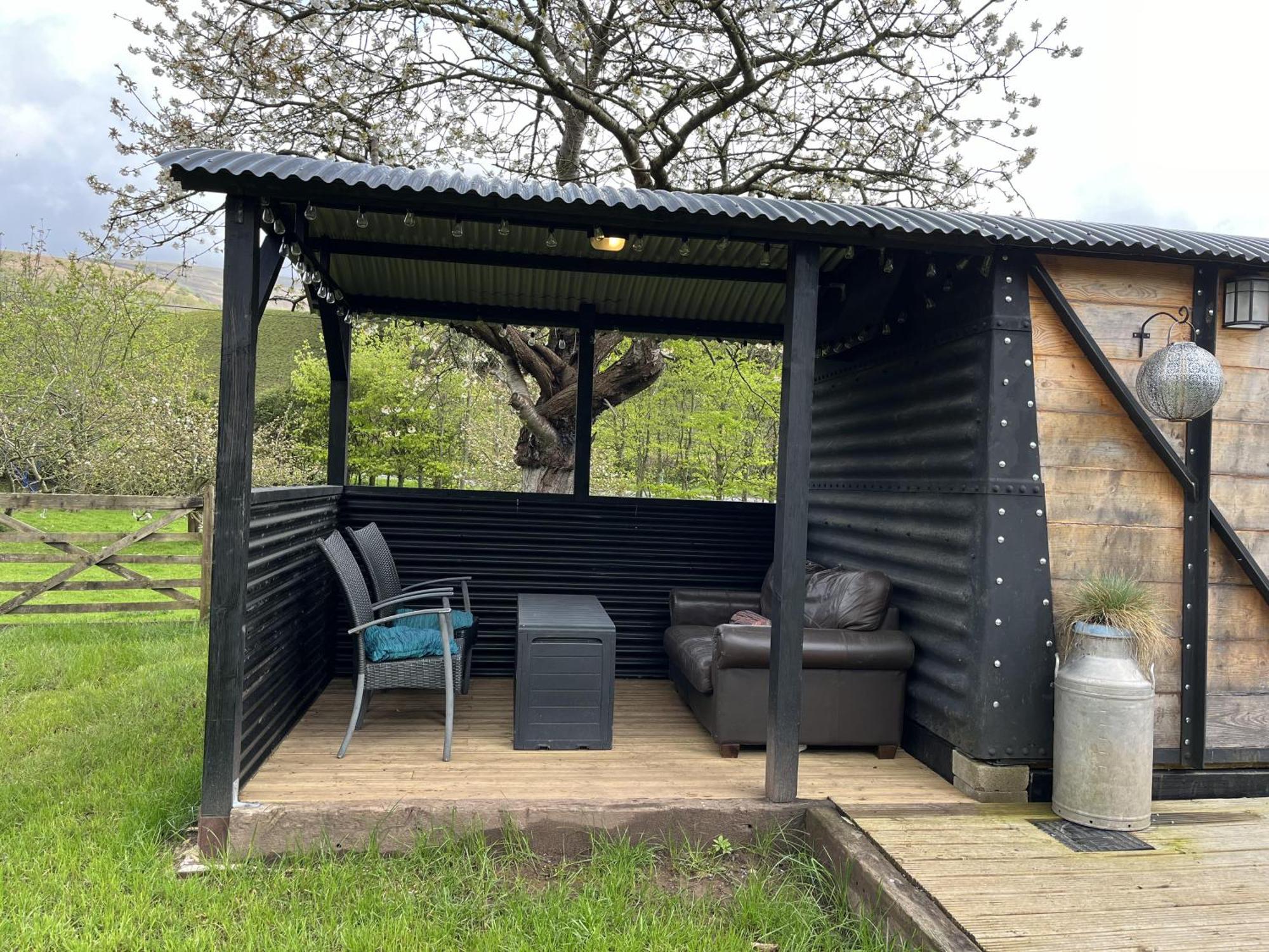 1 Bed Converted Railway Wagon Near Crickhowell Εξωτερικό φωτογραφία