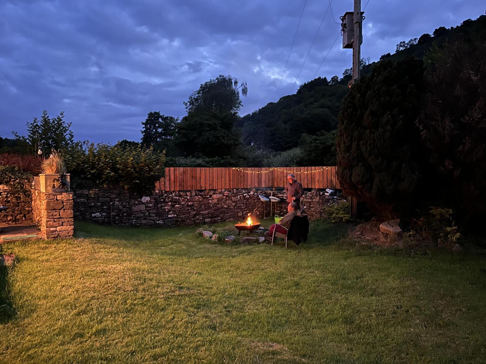 1 Bed Converted Railway Wagon Near Crickhowell Εξωτερικό φωτογραφία
